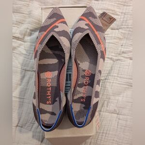 EUC Rothy's taupe camo points